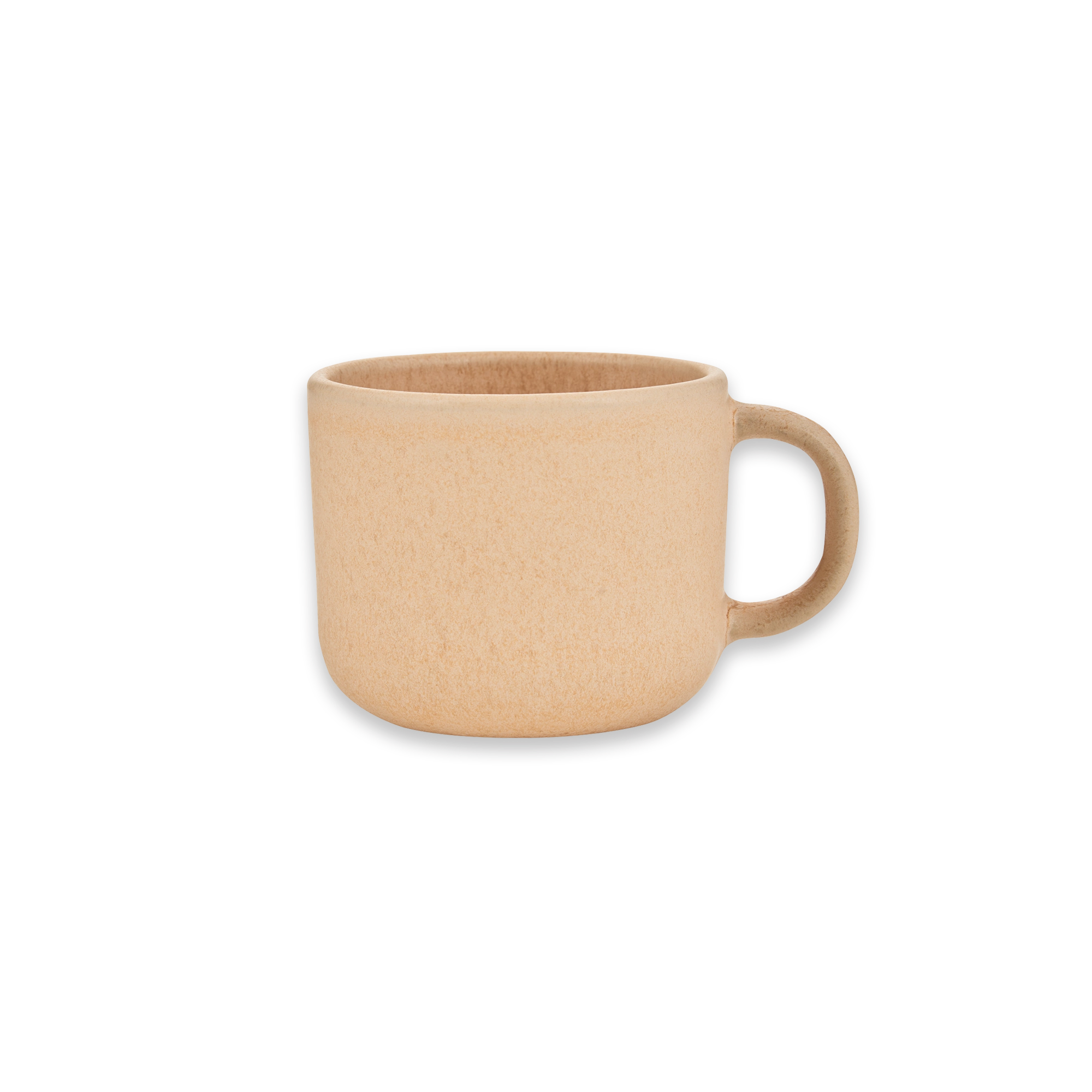 Beiger Keramikbecher mit Griff vor schwarzem Hintergrund, schlichtes und elegantes Design.