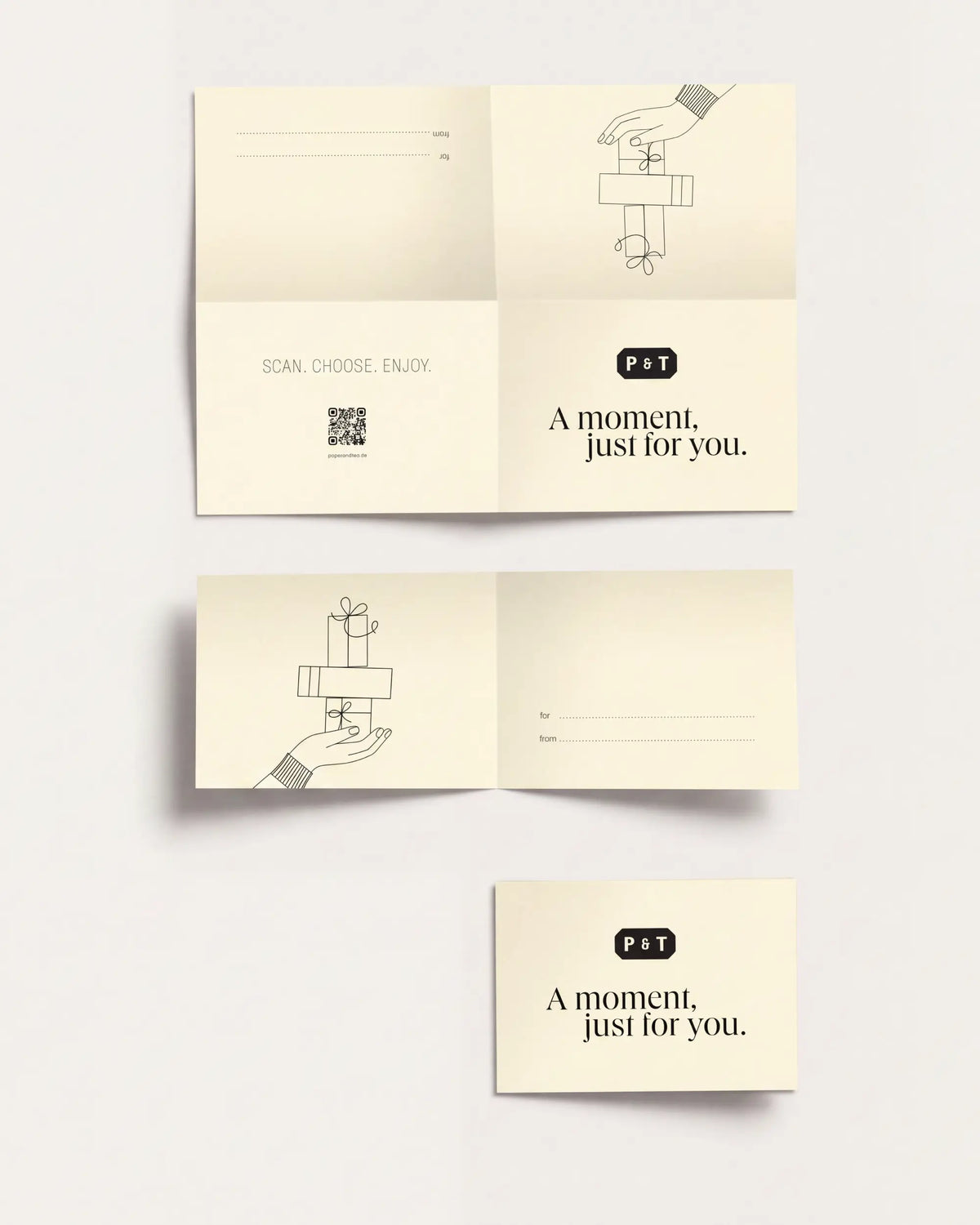 Drei cremefarbene P&T Grußkarten mit minimalistischer Geschenk-Illustration und Texten 'A moment, just for you', 'for' und 'from'